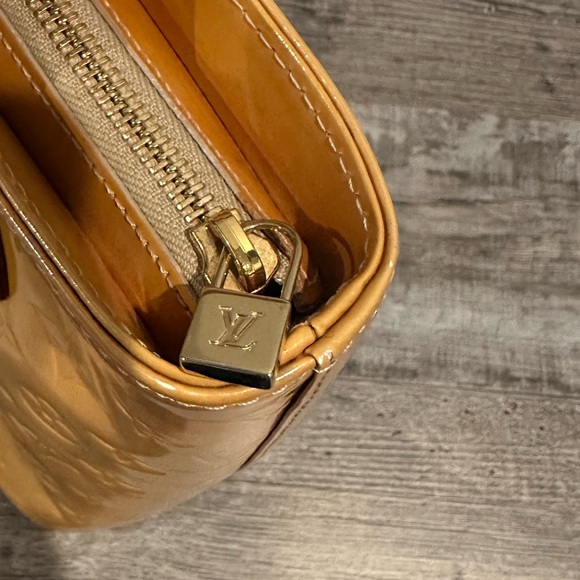 Authentic Louis Vuitton Yellow Vernis Houston Tote Bag - Picture 3 of 8